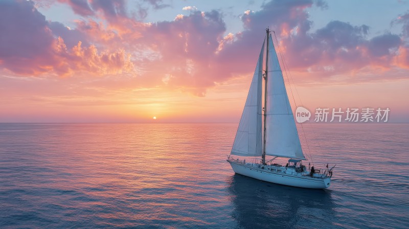 扬帆起航的帆船