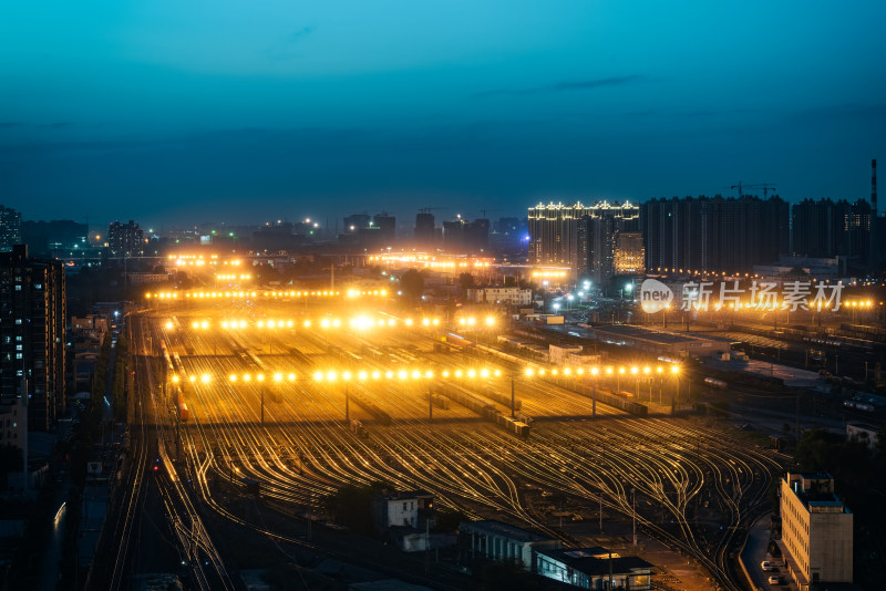 夏天郑州铁路北编组站夜景风光