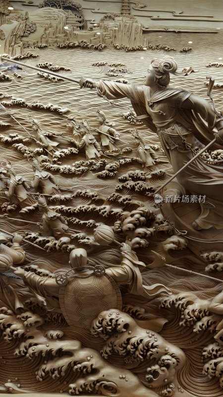 雕刻作品中古代人物海上激战场景