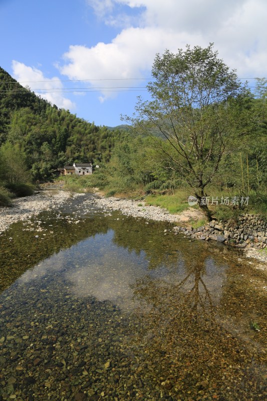 山间小屋 田园风光