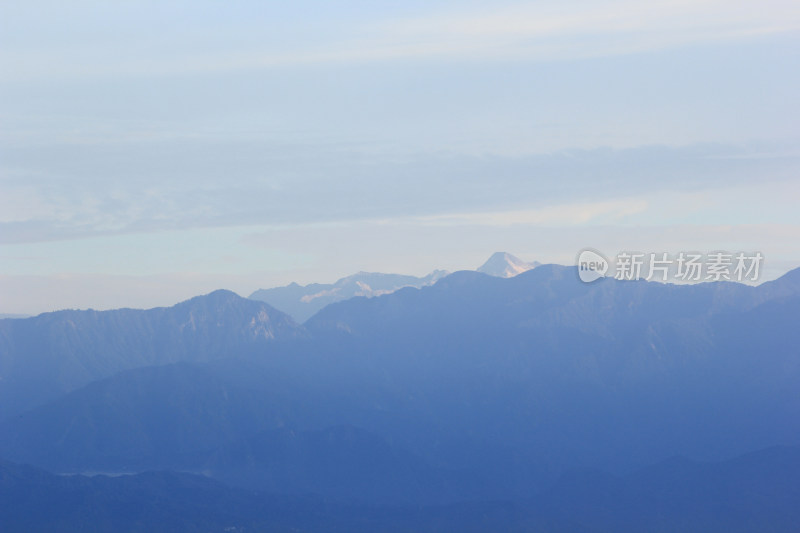 成都市周边的群山远山背景