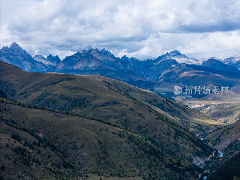 川西理塘格聂自然风景