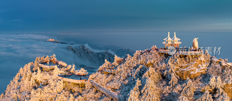 河南老君山清晨雪后云海日出航拍