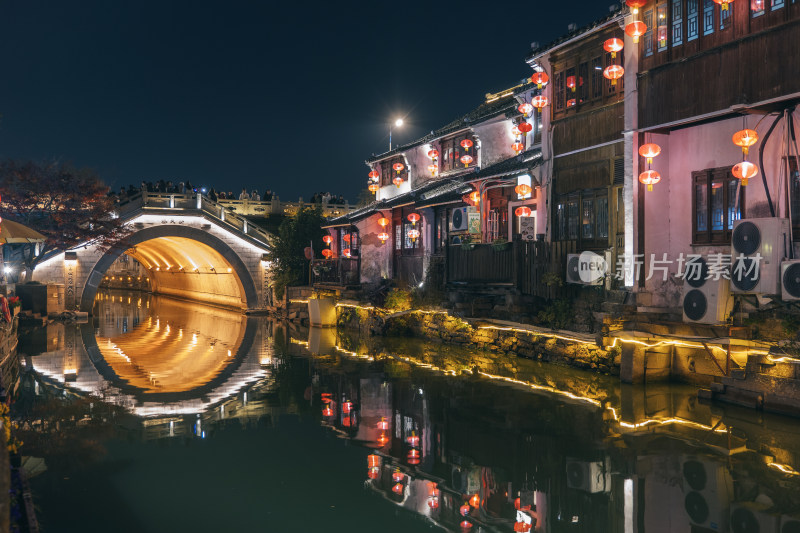 苏州七里山塘-水乡夜景拱桥建筑倒影