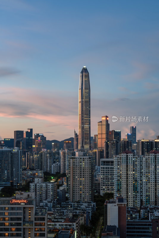 深圳福田CBD大湾区平安大厦夜景蓝调