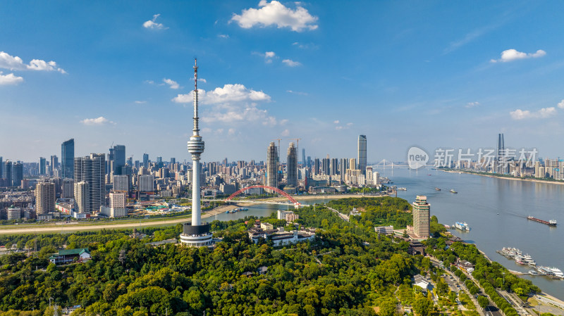 中国湖北武汉地标建筑龟山电视塔