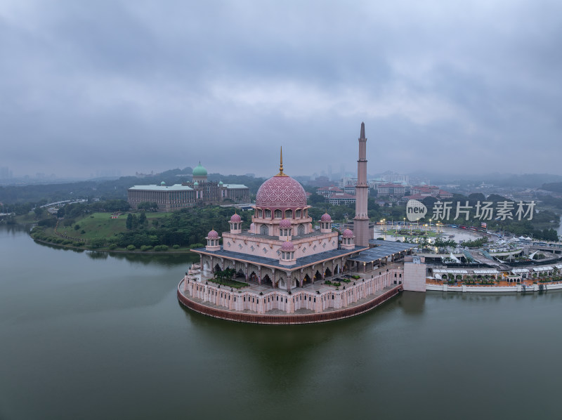 马来西亚布城粉色水上清真寺建筑景观航拍