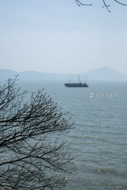 无锡鼋头渚景区太湖佳绝处湖光山色和船只