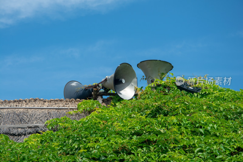 老房子上的大喇叭