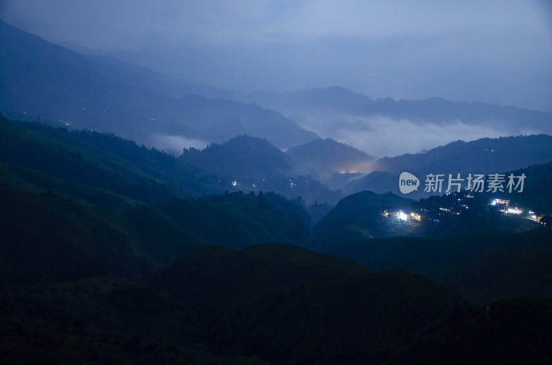 广西龙脊梯田 月夜山村 月光下的山峦