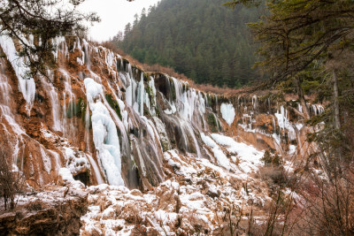 川西九寨沟冬季雪山碧蓝海子唯美