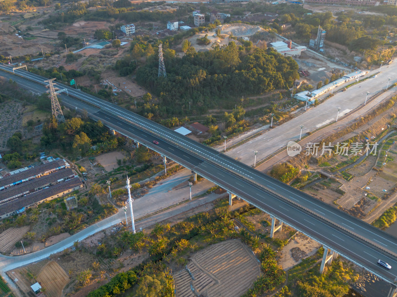 乡村中的交叉高速公路航拍