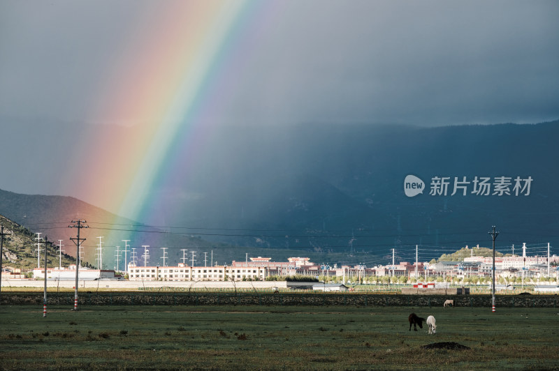 香格里拉纳帕海草原风景区的彩虹