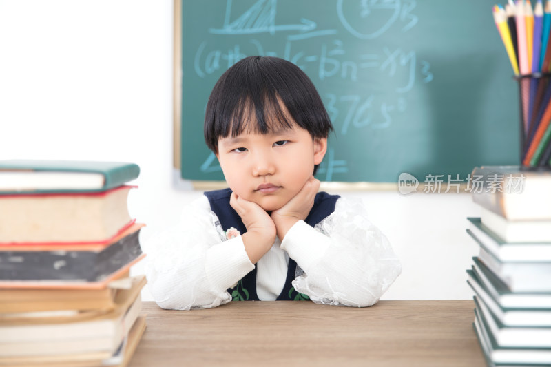 贪玩不爱学习的黄皮肤小姑娘