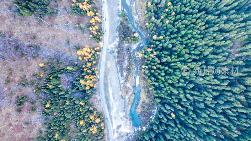 四川阿坝理小路的道路航拍