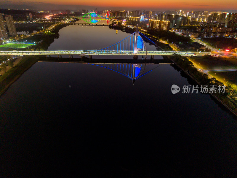 江西上饶城市夜景航拍图