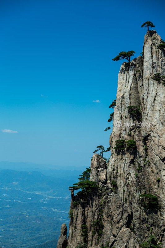 形态各异的山峰