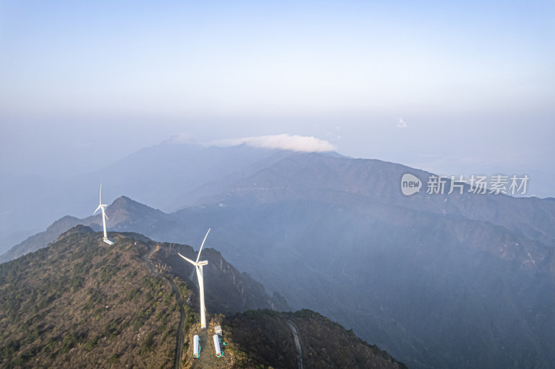 壮丽山峰风力发电能源利用开发摄影配图