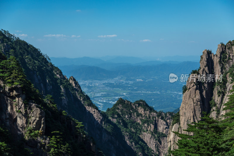 形态各异的山峰