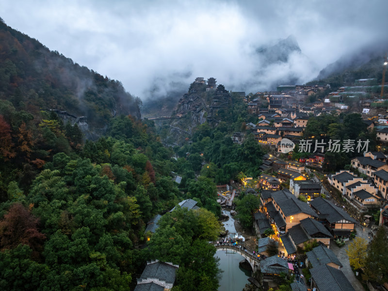 江西上饶网红景点望仙谷云雾蓝调灯光航拍