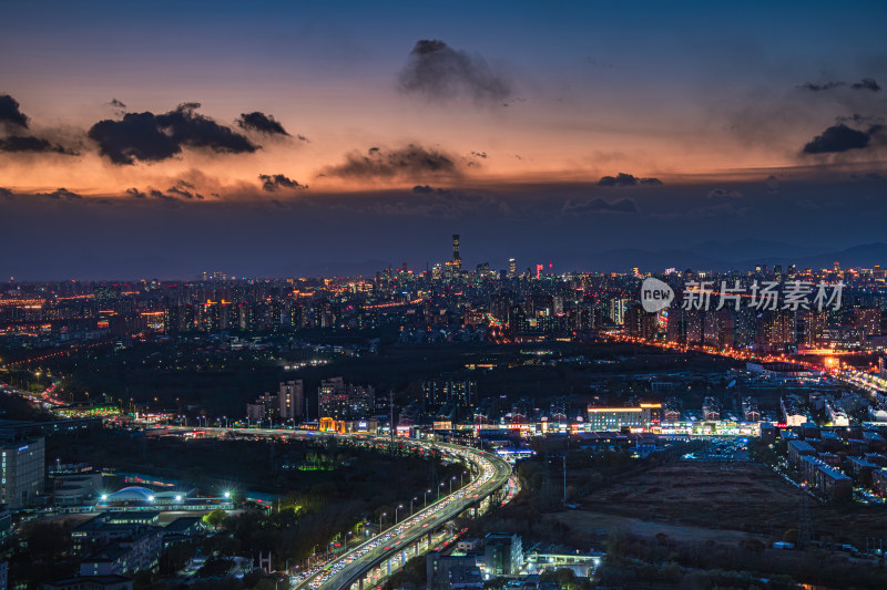 北京暮色下灯火辉煌的城市夜景全景