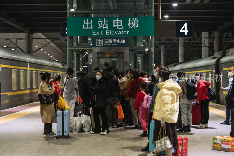 深圳东站春运人流