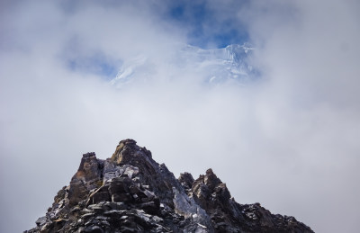 荒凉山峰山脉山脊