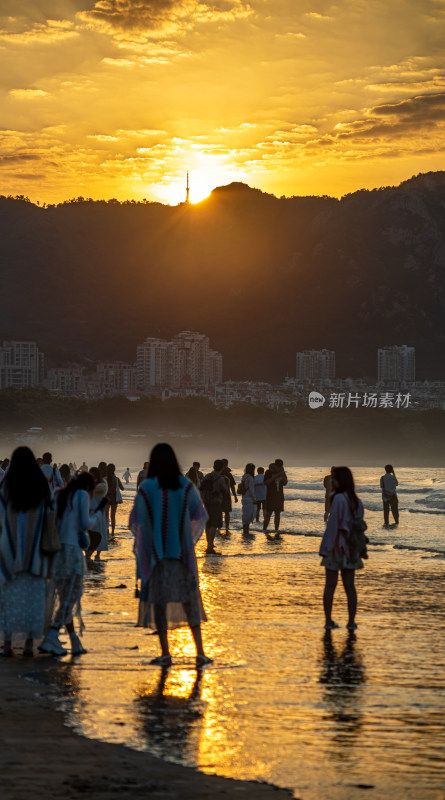 山东青岛崂山区石老人风景区海边日出景观