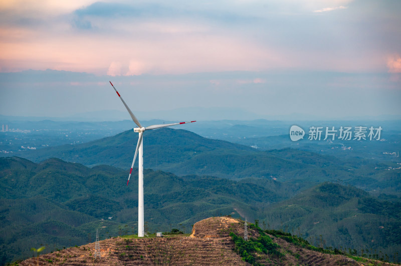 风车山山顶壮丽山河画圈