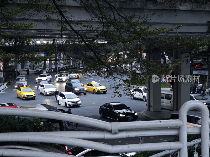 实拍城市交通道路汽车