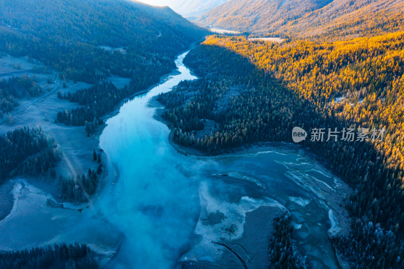 新疆北疆阿勒泰喀纳斯风景区秋天神仙湾