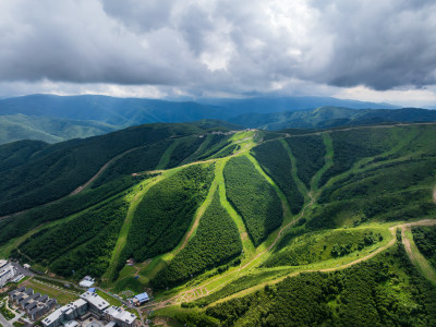 河北崇礼张家口太子滑雪小镇三道沟森林山谷