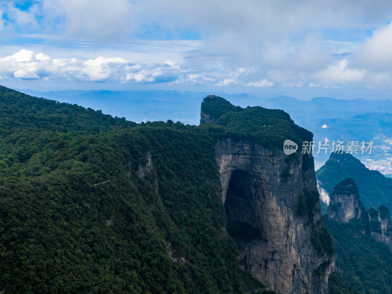 湖南张家界天门山5A景区航拍图