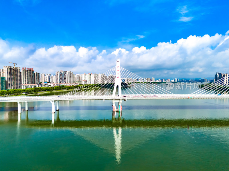 广东清远城市建筑地标河流