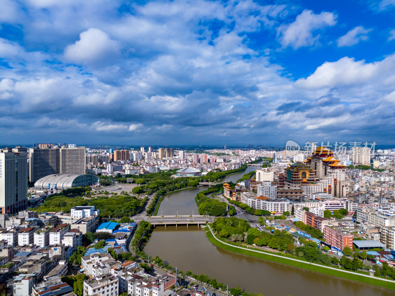 广西玉林城市大景蓝天白云航拍图