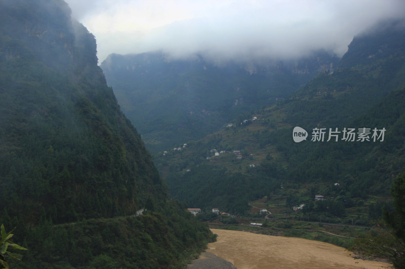 雨后深山云雾实拍