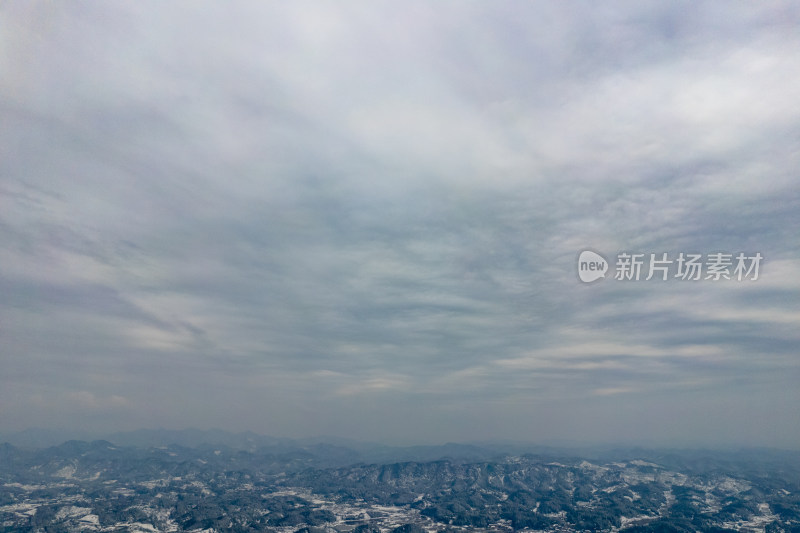 田园乡村冬天雪景航拍图