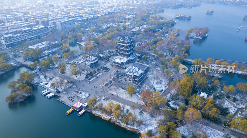 山东济南大明湖趵突泉泉水冬天雾气雪景