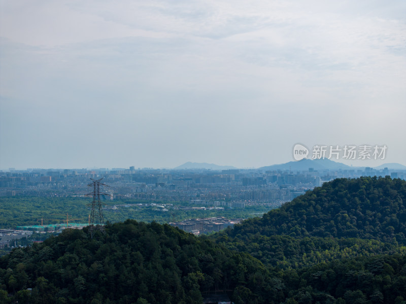 航拍杭州西湖群山和远处的建筑