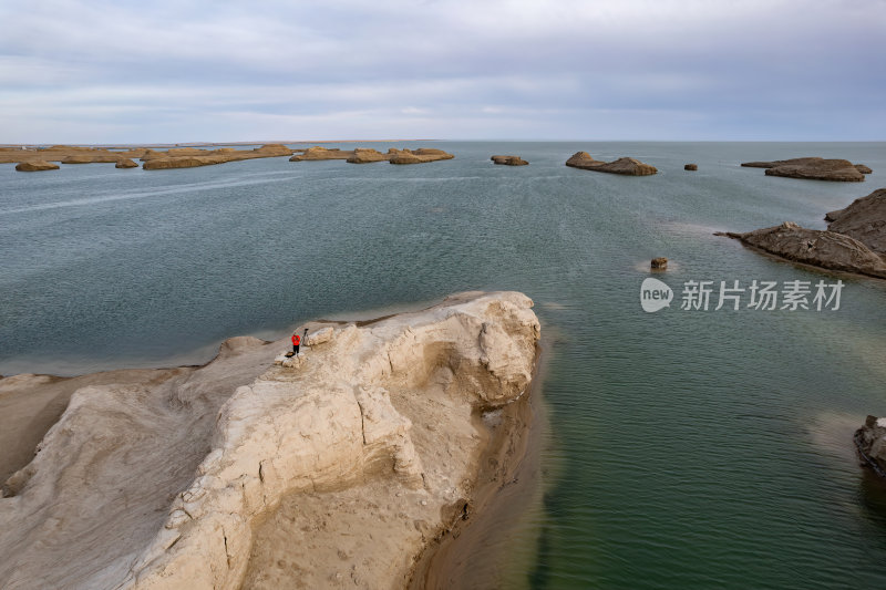 青海海西州乌素特水上雅丹奇异地貌高空航拍