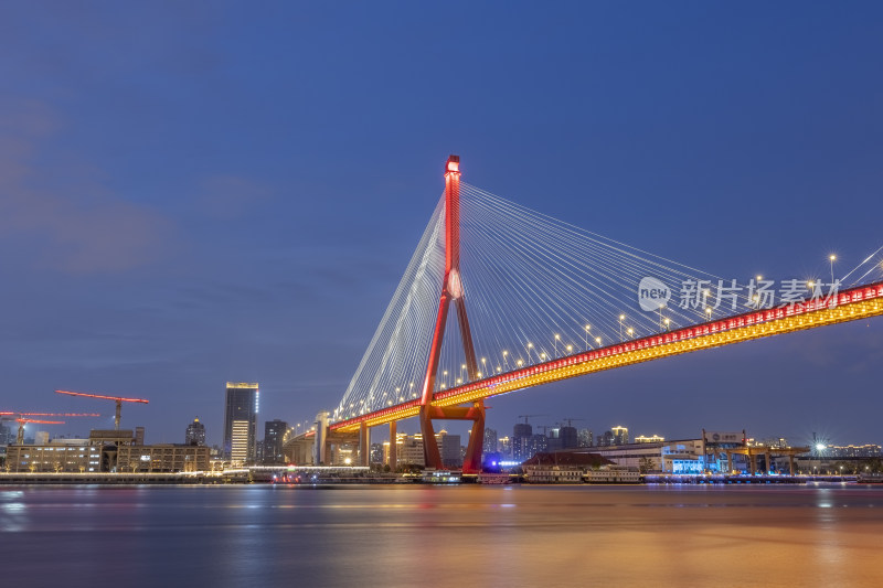 上海杨浦大桥与黄浦江夜景