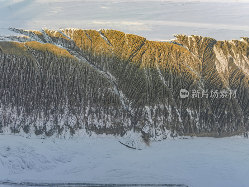 新疆北疆独山子大峡谷纹理雪山高空航拍