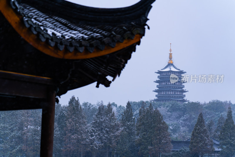 西湖雷峰塔雪景