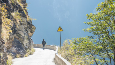 丽江虎跳峡高路徒步