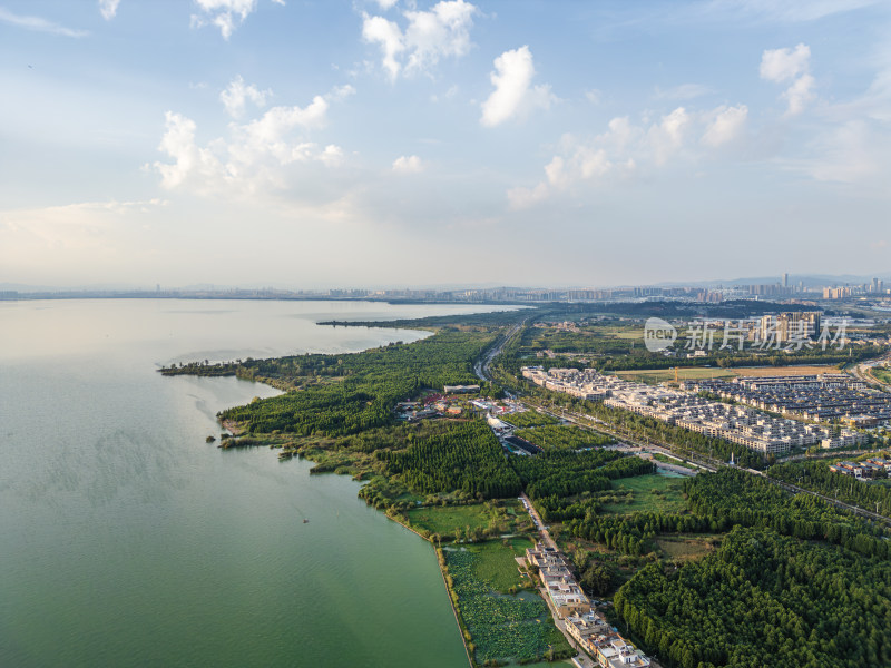 航拍滇池湖畔城市风光