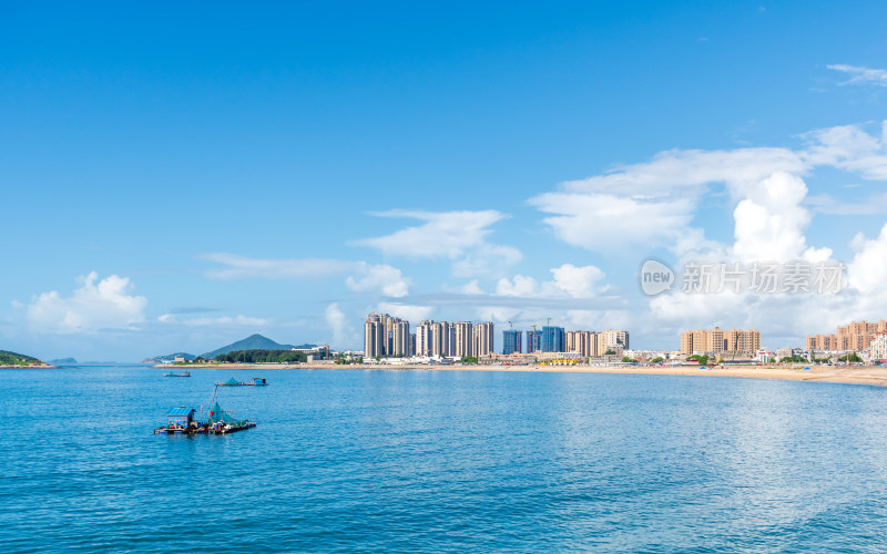 东山岛海滨城市海景与建筑群