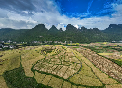 贵州黔西南万峰林八卦田风光