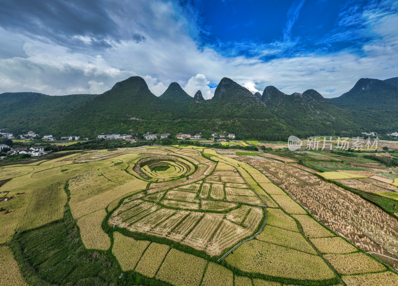 贵州黔西南万峰林八卦田风光