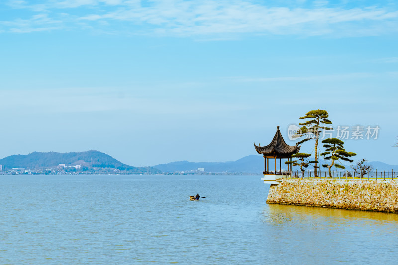 冬日晴朗的午后，浙江宁波东钱湖户外风光