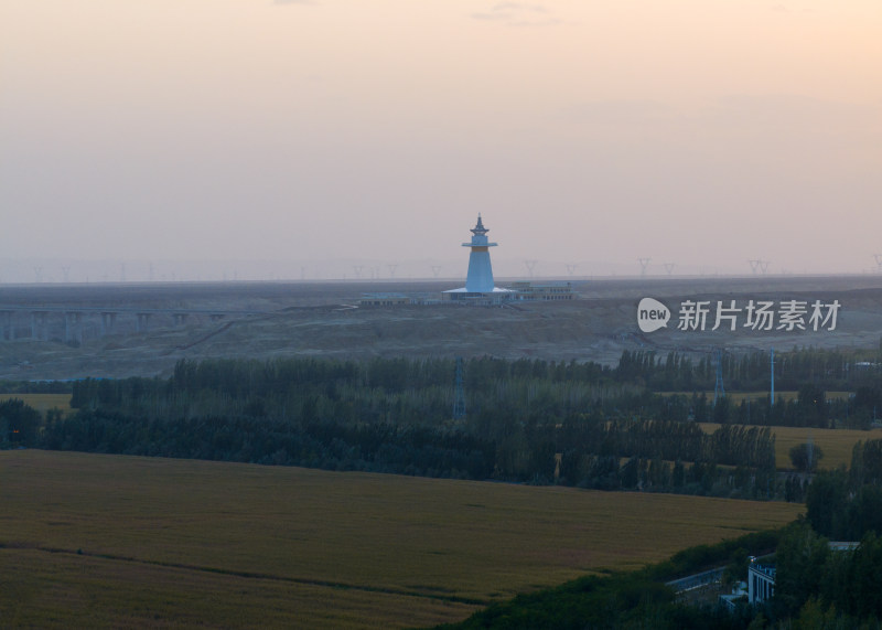 航拍荒漠中的新疆乌尔禾影视城